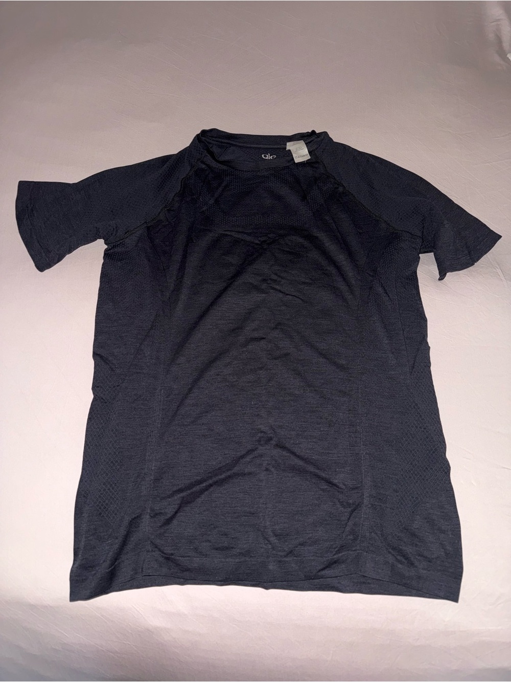 ALO Yoga Men's Short-Sleeve Performance Tee in Black